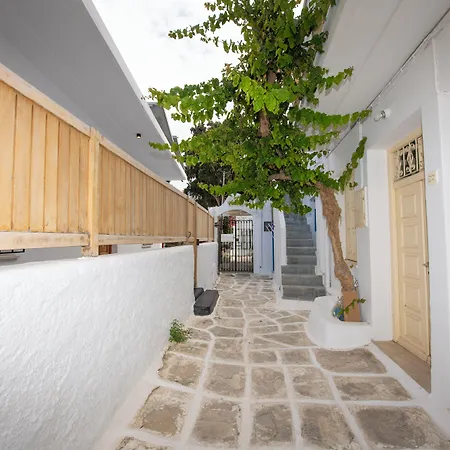 καρμπόνη Πανσιόν *