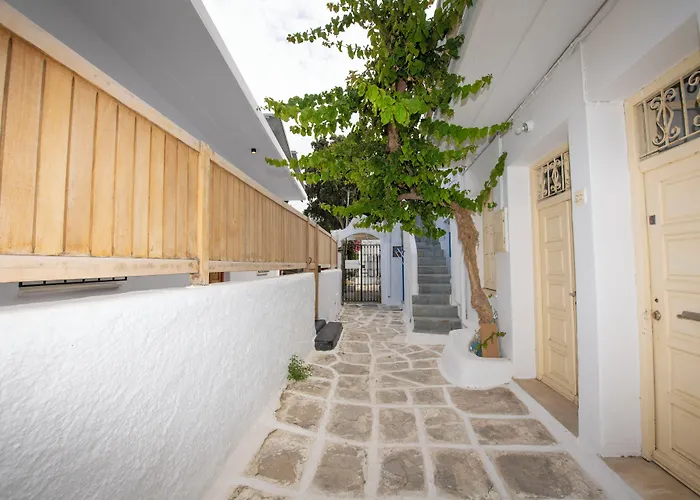 καρμπόνη Πανσιόν *