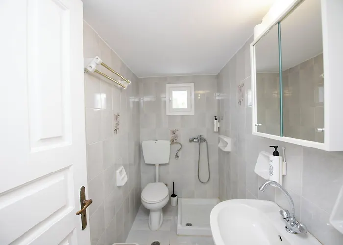 Karboni Guest house *