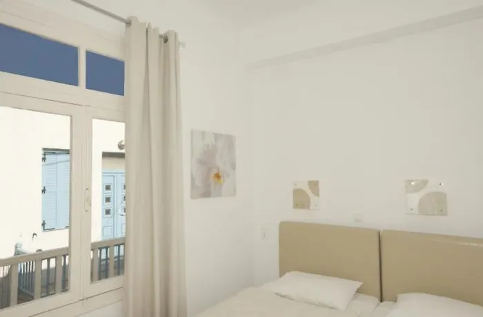 καρμπόνη Πανσιόν *