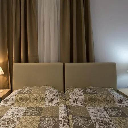 Karboni Guest house *